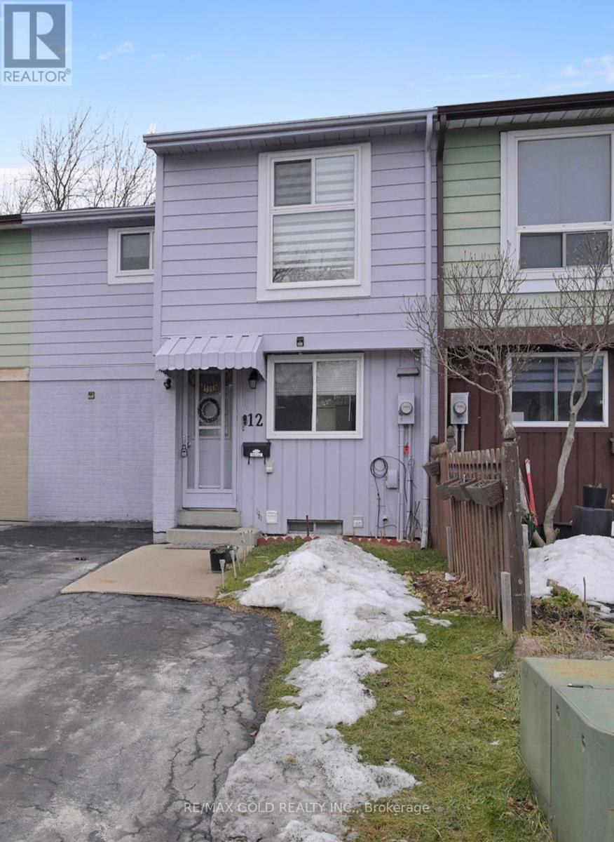 12 Glencastle Square, Brampton, Ontario  L6S 2H8 - Photo 2 - W12703906