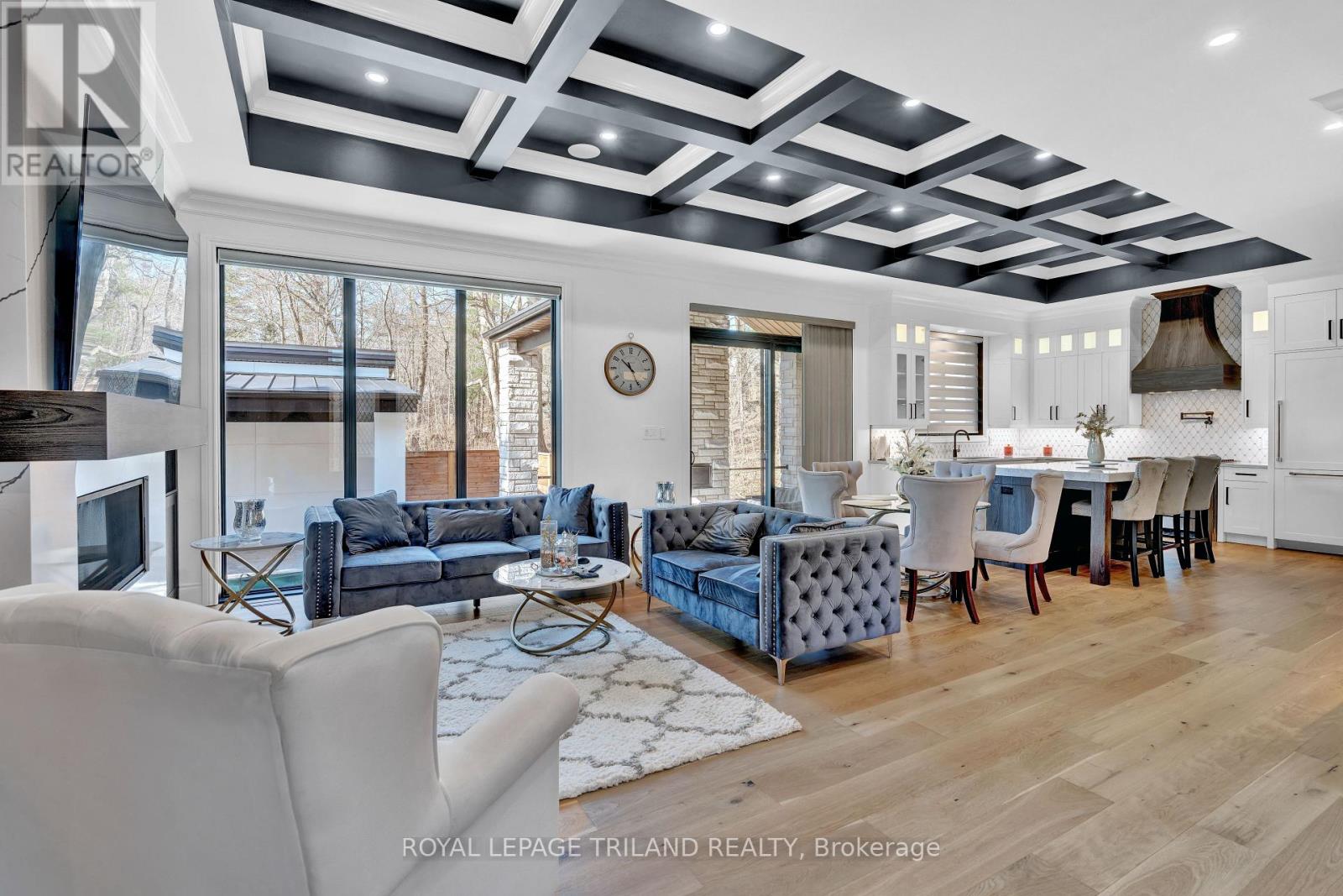 10175 Merrywood Drive, Lambton Shores, Ontario  N0M 1T0 - Photo 12 - X12681430