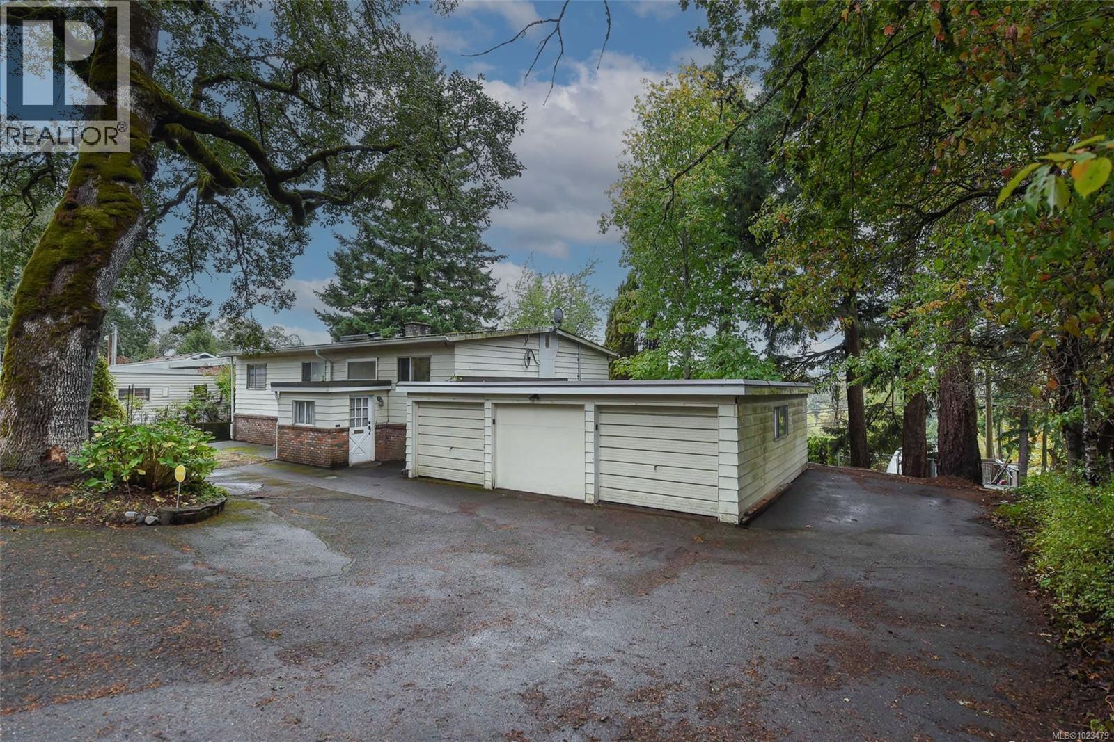 4667 McQuillan Rd, Courtenay, British Columbia