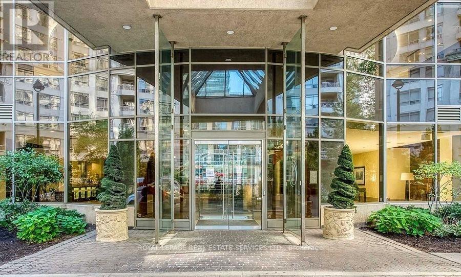 2116 - 3880 Duke Of York Boulevard, Mississauga, Ontario  L5B 4M7 - Photo 3 - W12704198