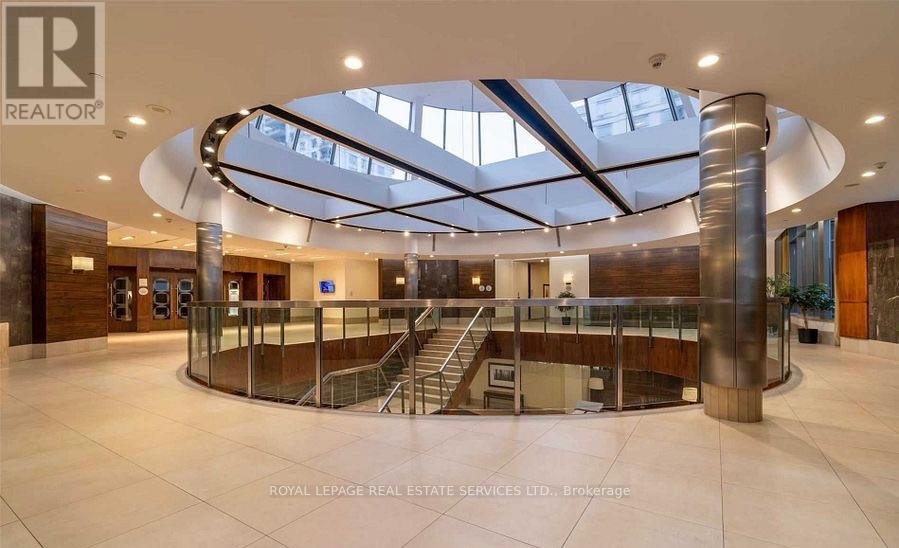 2116 - 3880 Duke Of York Boulevard, Mississauga, Ontario  L5B 4M7 - Photo 5 - W12704198