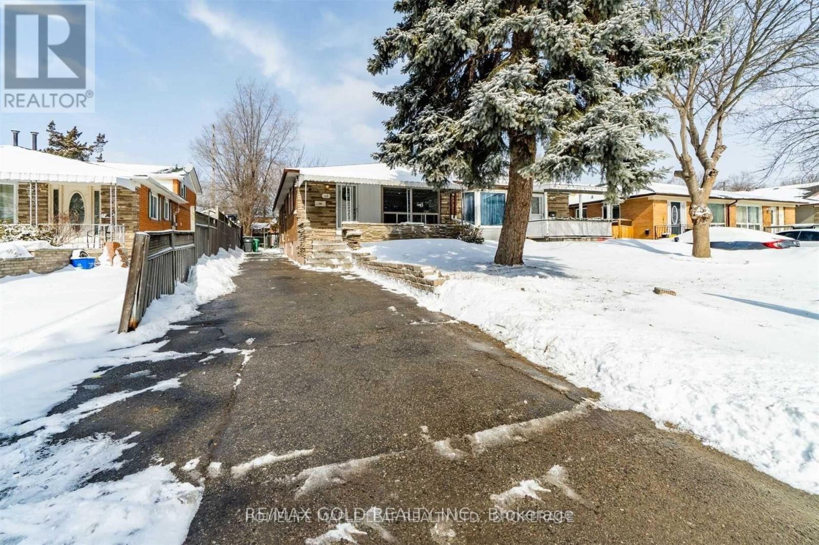 48 Winderemere Court, Brampton, Ontario  L6X 2L6 - Photo 1 - W12704222