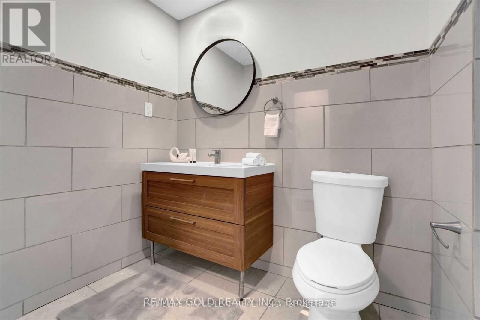 48 Winderemere Court, Brampton, Ontario  L6X 2L6 - Photo 5 - W12704222