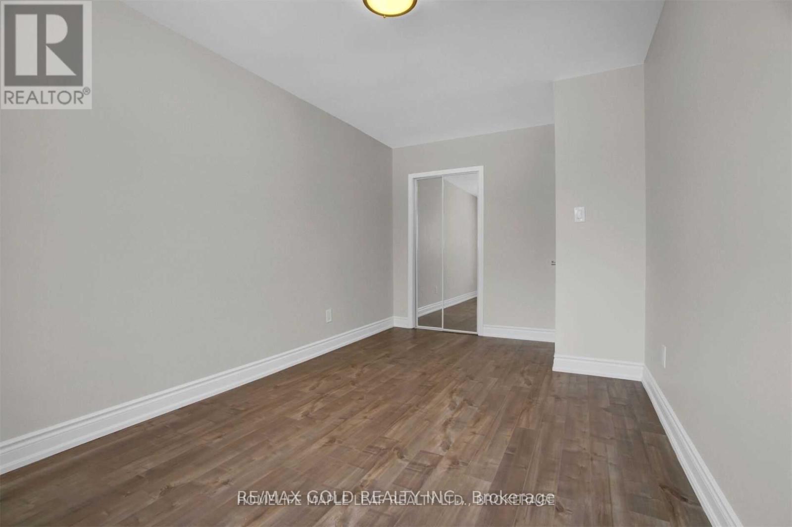 48 Winderemere Court, Brampton, Ontario  L6X 2L6 - Photo 9 - W12704222