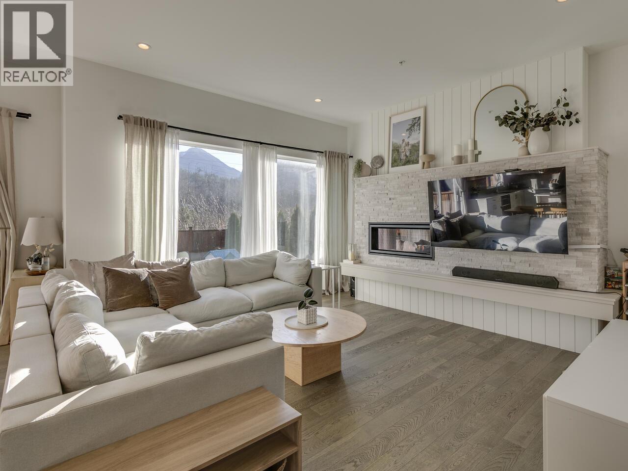 39212 Cardinal Drive, Squamish, British Columbia  V8B 0H3 - Photo 10 - R3055100