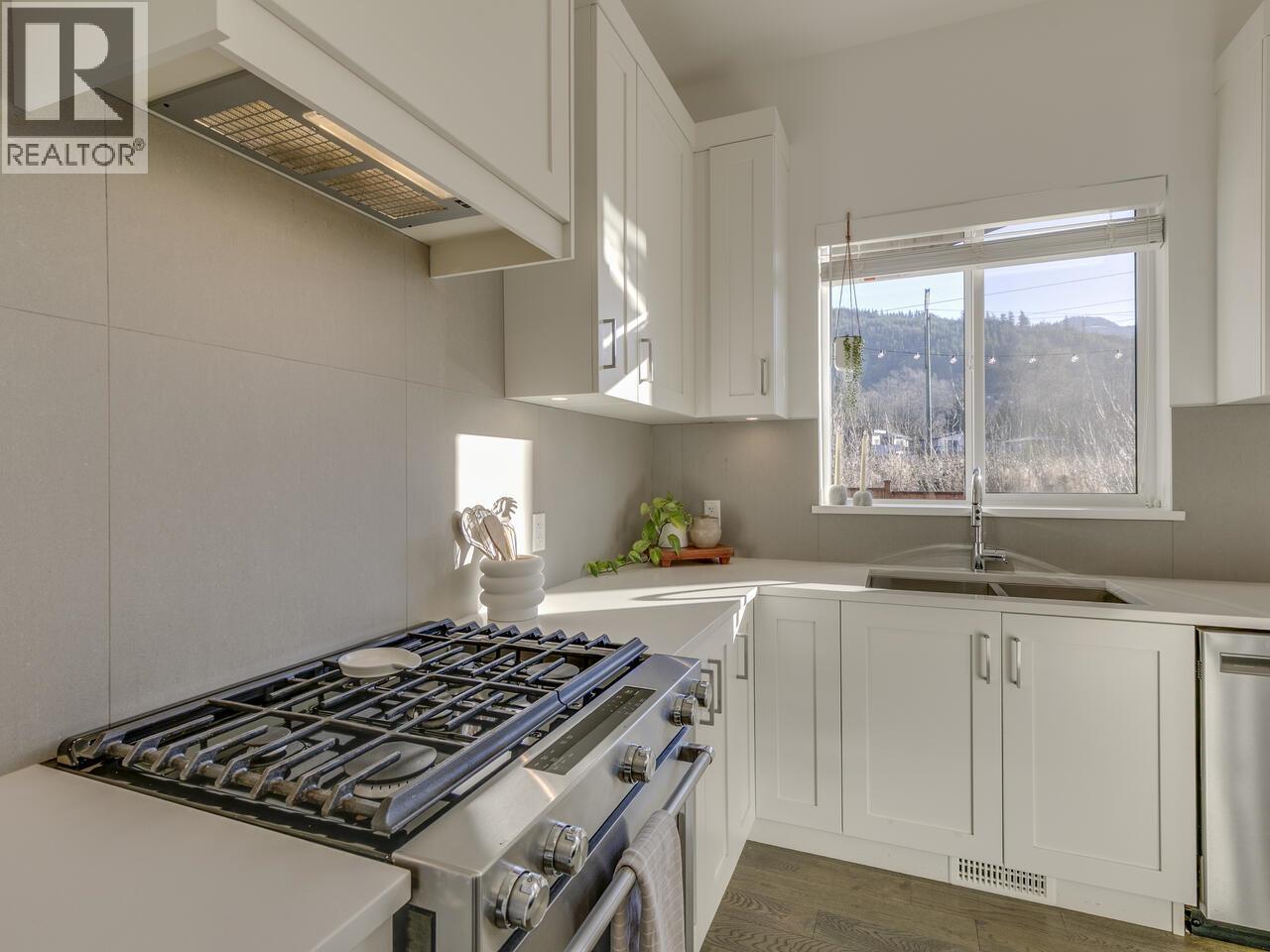 39212 Cardinal Drive, Squamish, British Columbia  V8B 0H3 - Photo 21 - R3055100