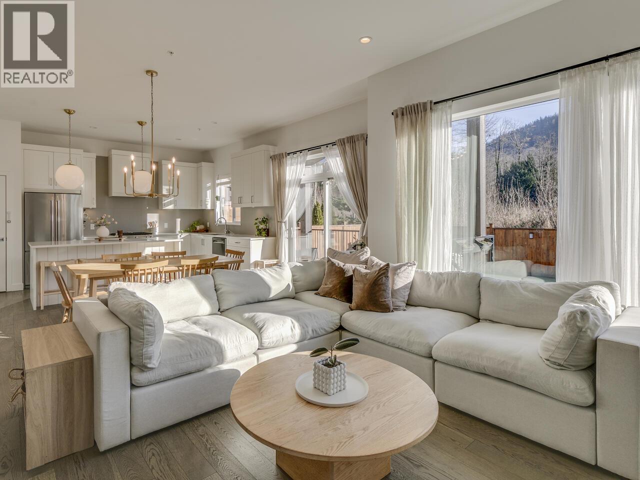 39212 Cardinal Drive, Squamish, British Columbia  V8B 0H3 - Photo 13 - R3055100