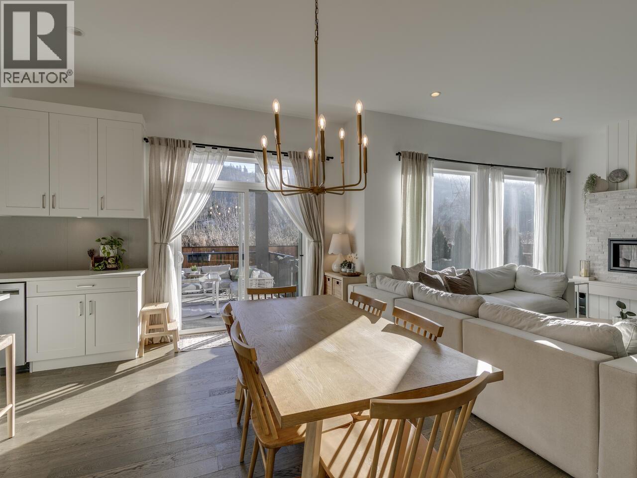 39212 Cardinal Drive, Squamish, British Columbia  V8B 0H3 - Photo 16 - R3055100