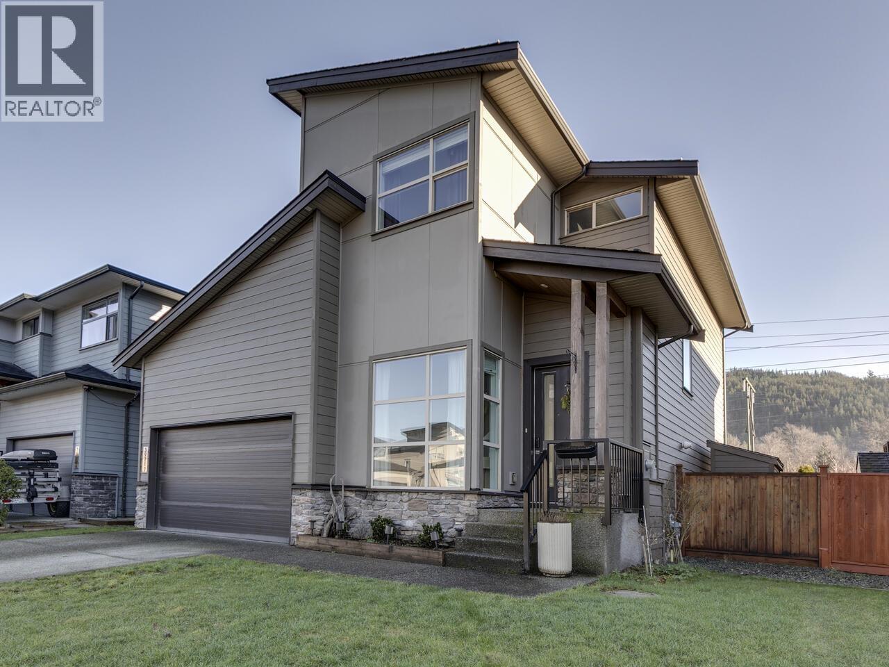 39212 Cardinal Drive, Squamish, British Columbia  V8B 0H3 - Photo 3 - R3055100