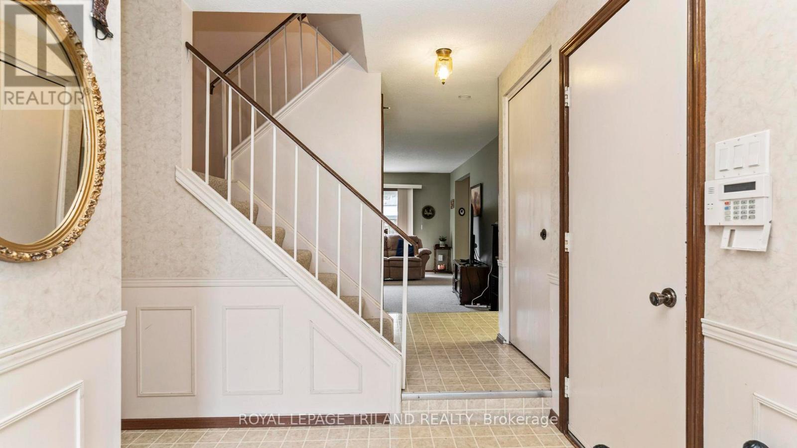 146 Andover Drive, London South, Ontario  N6J 4G1 - Photo 6 - X12704422