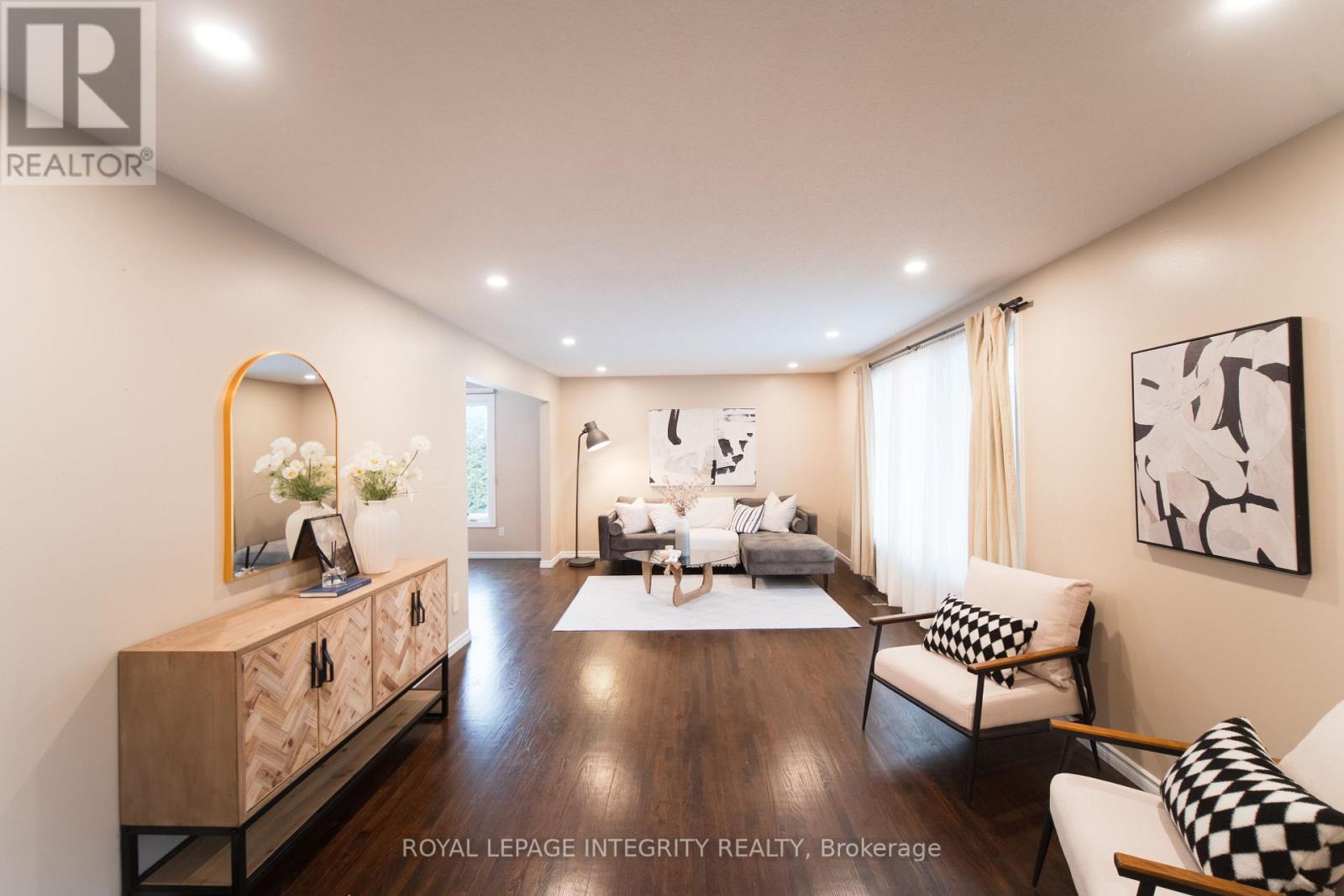 1953 Marquis Avenue, Ottawa, Ontario  K1J 8J3 - Photo 4 - X12704396