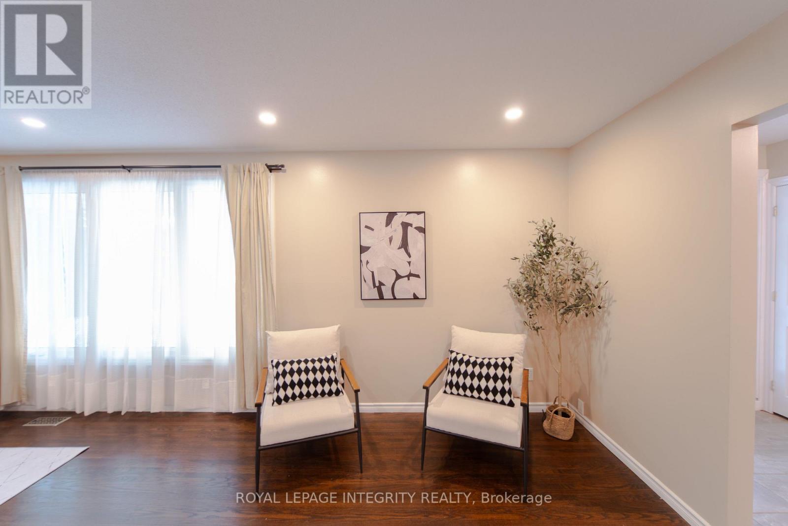 1953 Marquis Avenue, Ottawa, Ontario  K1J 8J3 - Photo 5 - X12704396