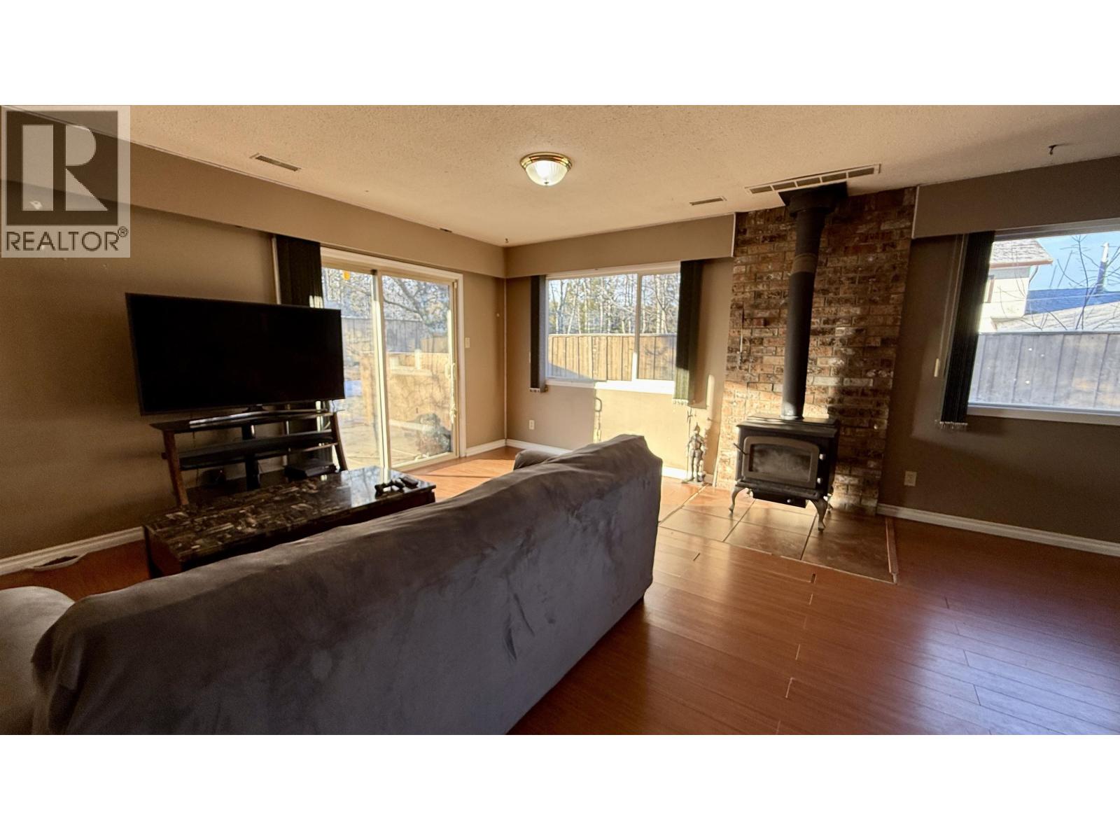 808 Marks Drive, 100 Mile House, British Columbia  V0K 2E0 - Photo 12 - R3080306