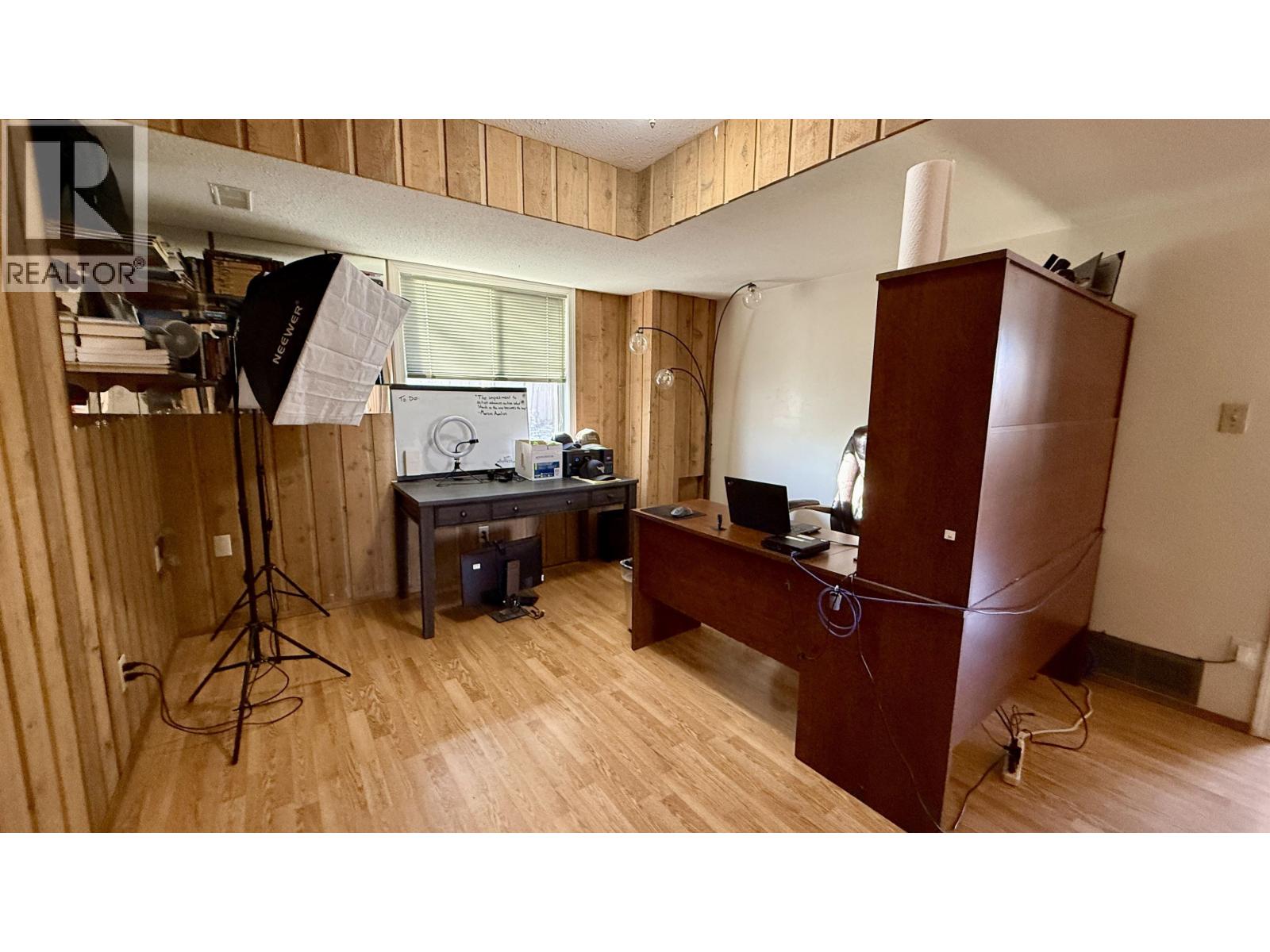 808 Marks Drive, 100 Mile House, British Columbia  V0K 2E0 - Photo 13 - R3080306