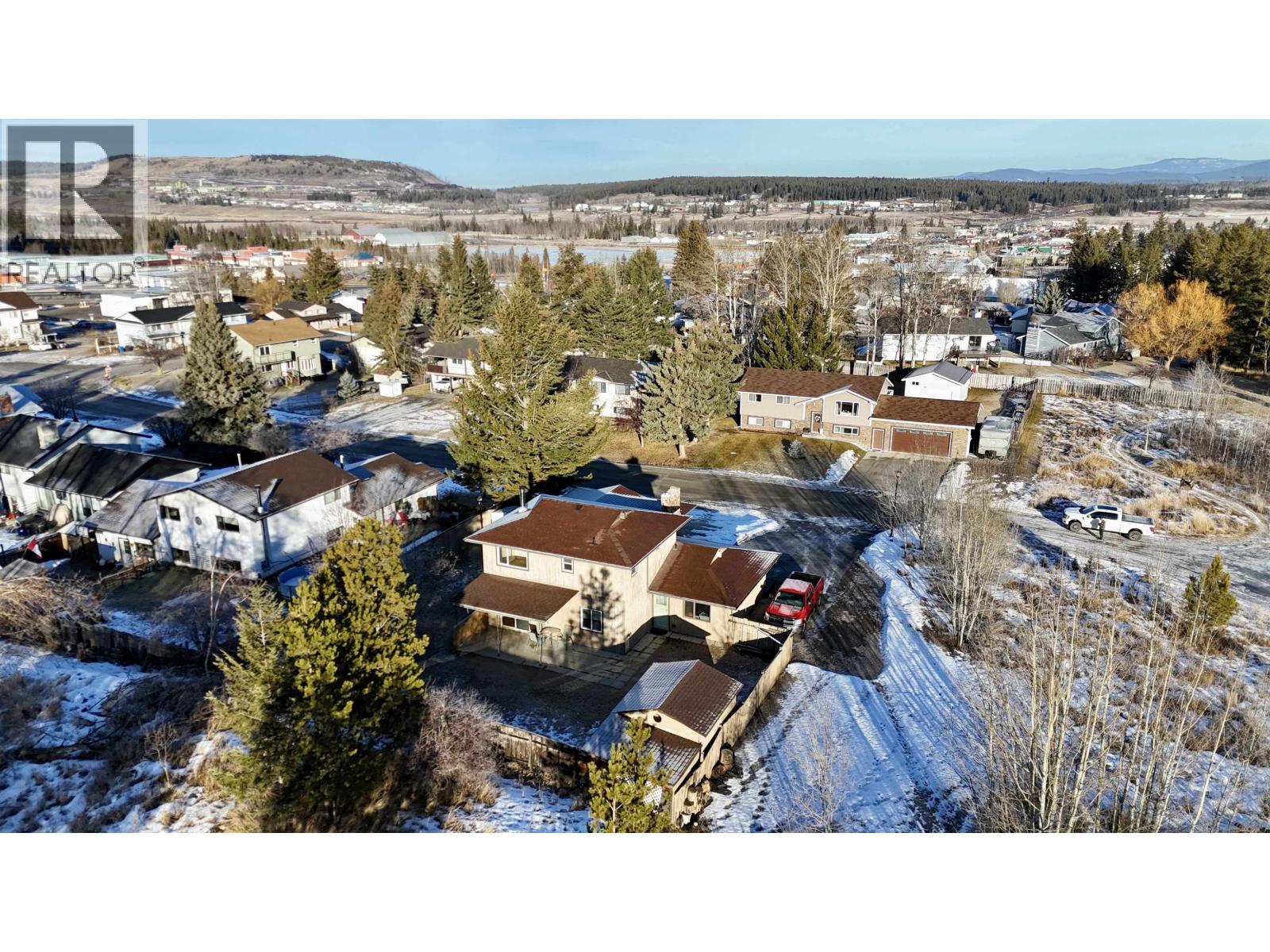 808 Marks Drive, 100 Mile House, British Columbia  V0K 2E0 - Photo 2 - R3080306