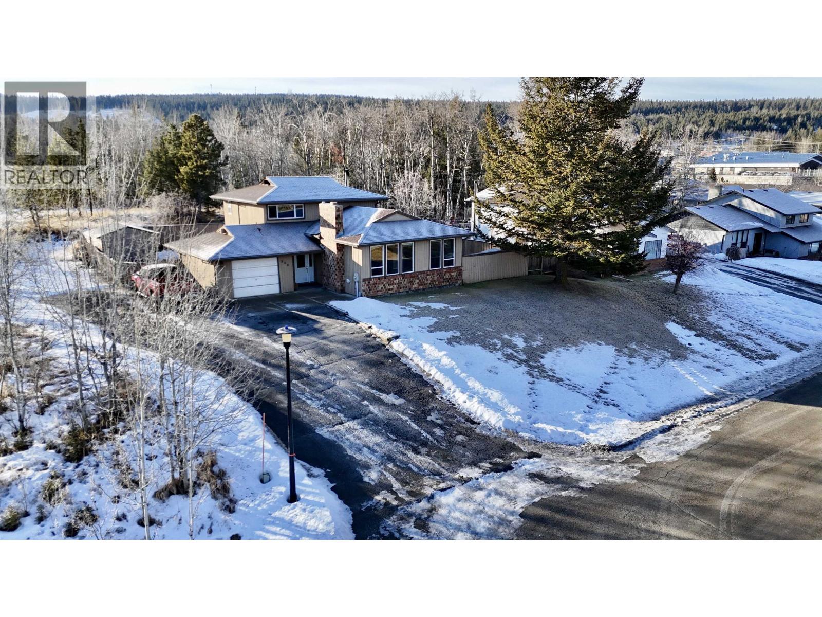 808 Marks Drive, 100 Mile House, British Columbia  V0K 2E0 - Photo 24 - R3080306