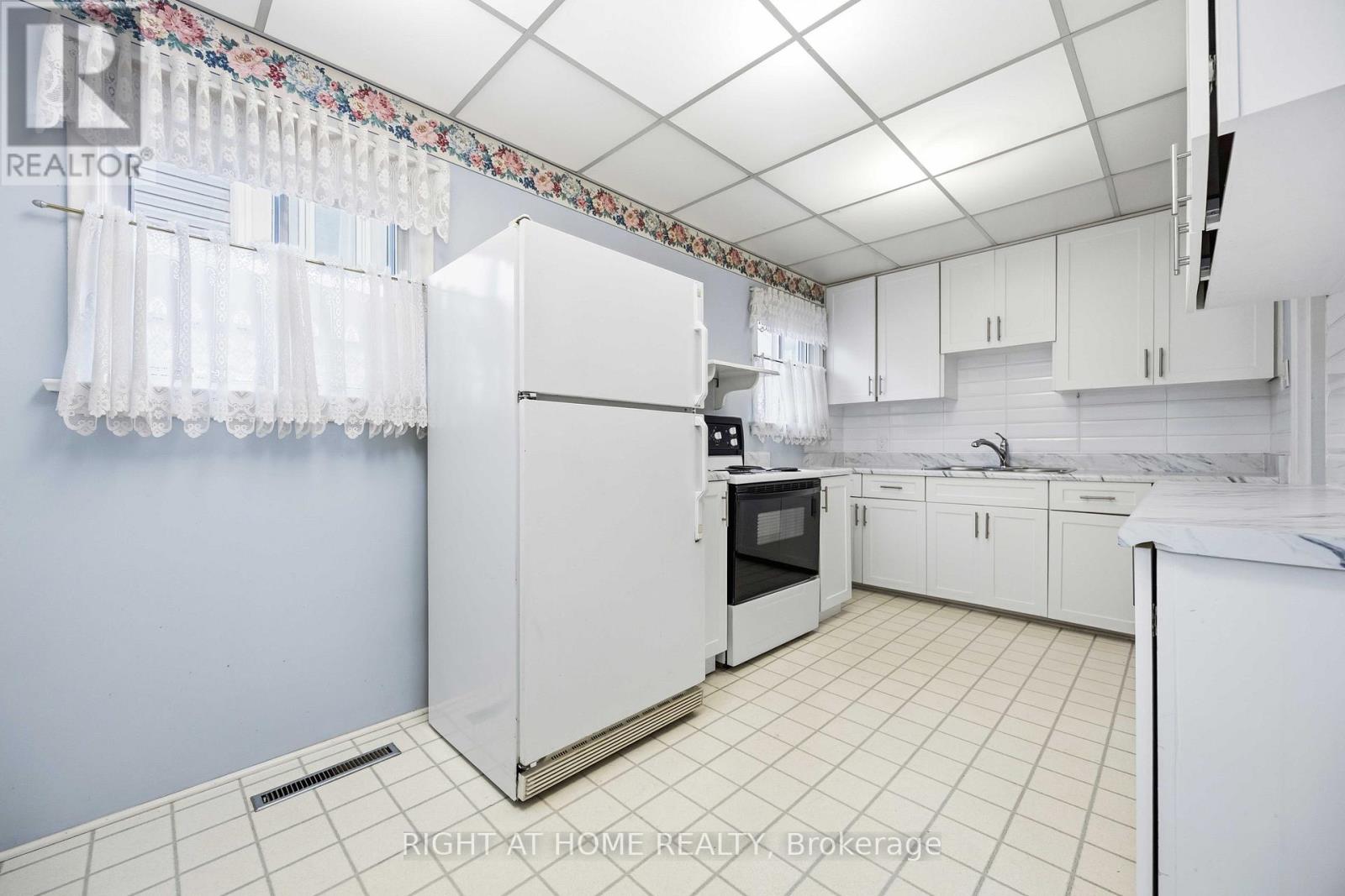 9 Bergen Road, Toronto, Ontario  M1P 1R8 - Photo 10 - E12704406