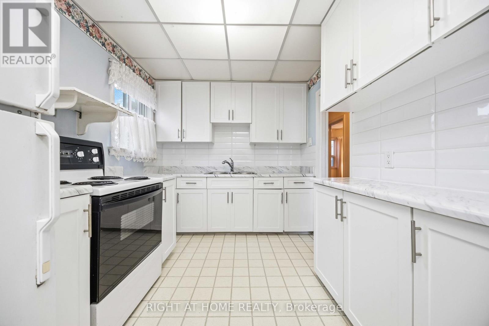 9 Bergen Road, Toronto, Ontario  M1P 1R8 - Photo 12 - E12704406