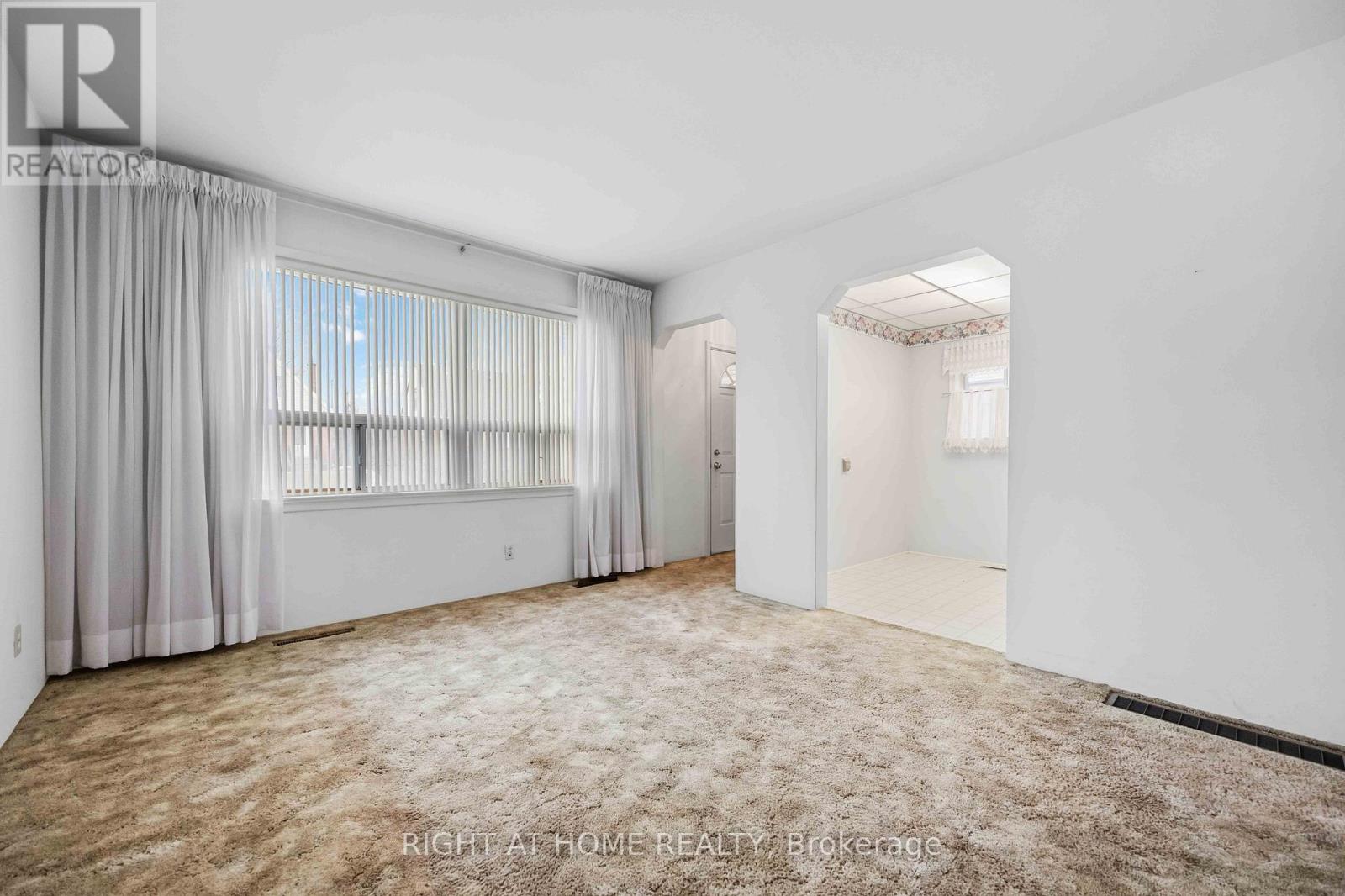 9 Bergen Road, Toronto, Ontario  M1P 1R8 - Photo 7 - E12704406