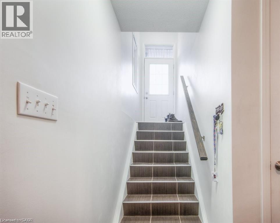 388 Old Huron Road Unit# D, Kitchener, Ontario  N2R 0J5 - Photo 4 - 40799031