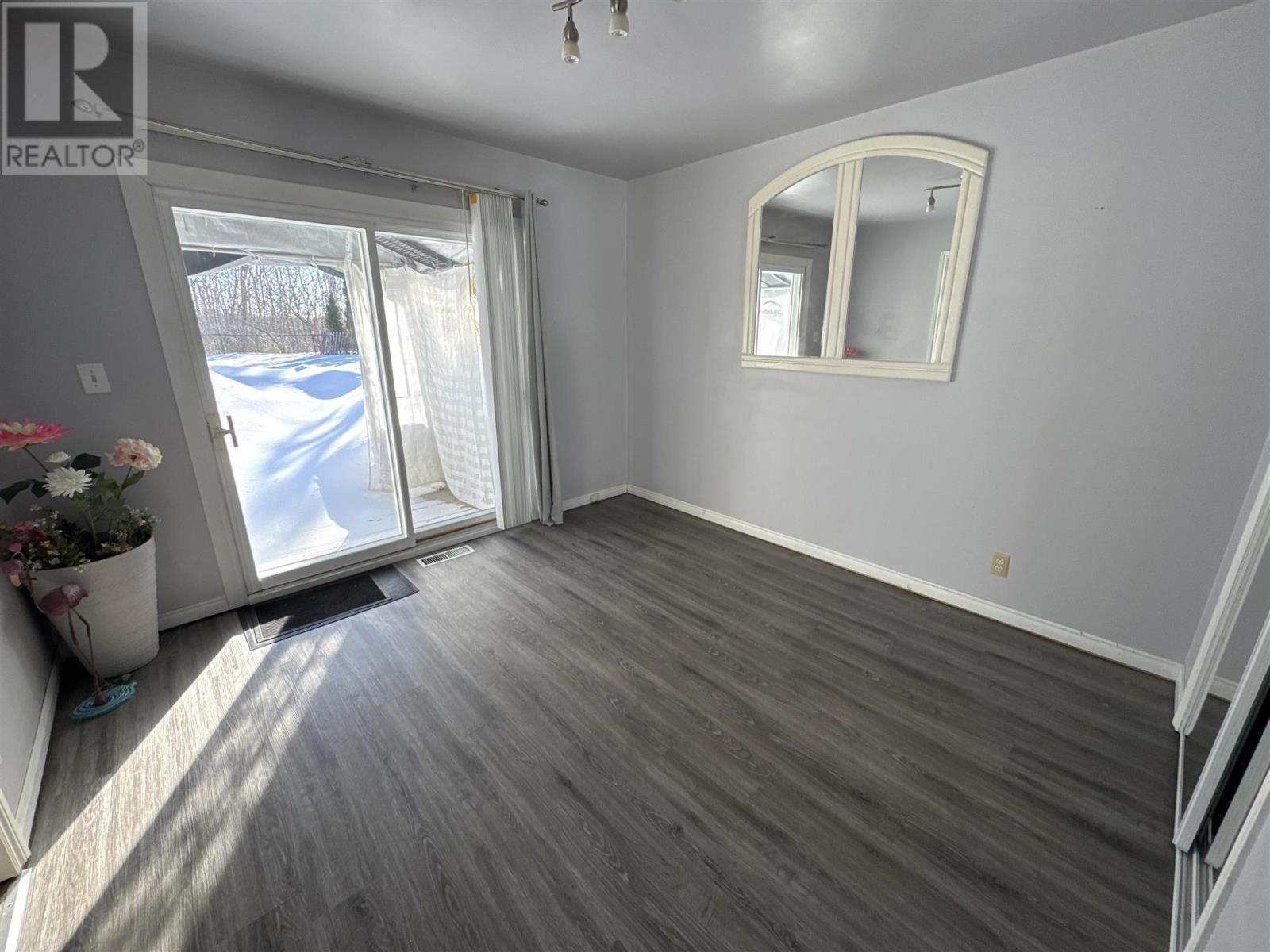 9 Axmith Ave, Elliot Lake, Ontario  P5A 1B5 - Photo 10 - SM260123