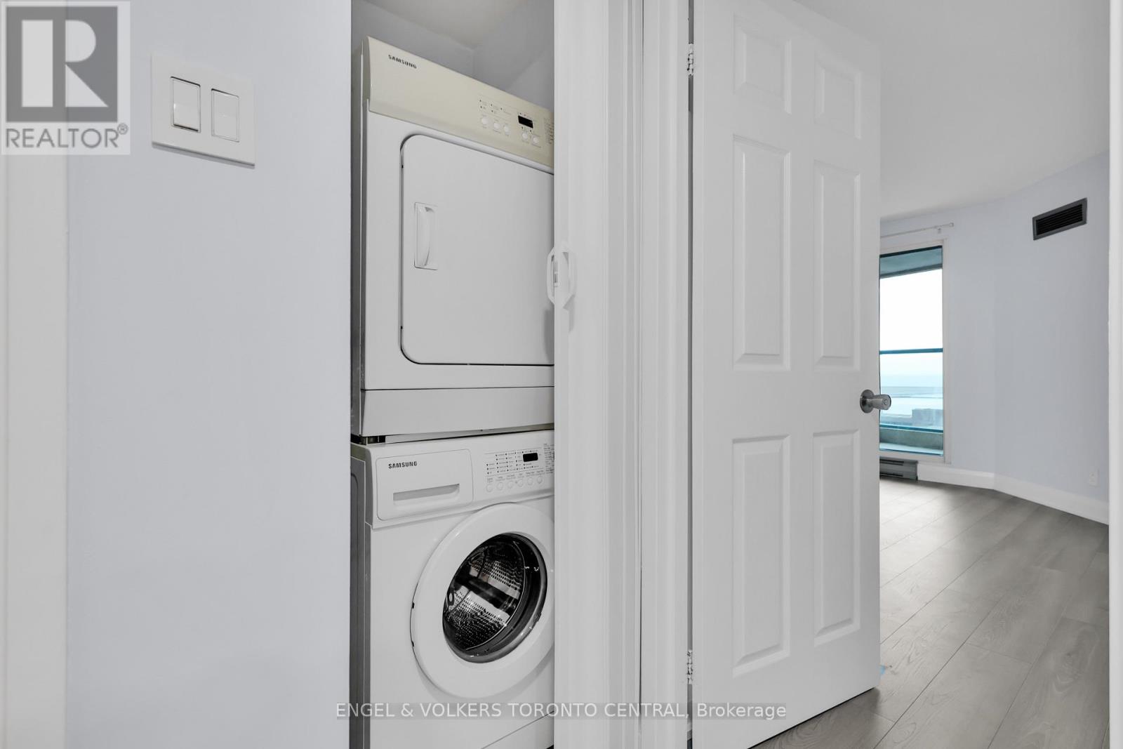 2111 - 77 Harbour Square, Toronto, Ontario  M5J 2S2 - Photo 15 - C12704292