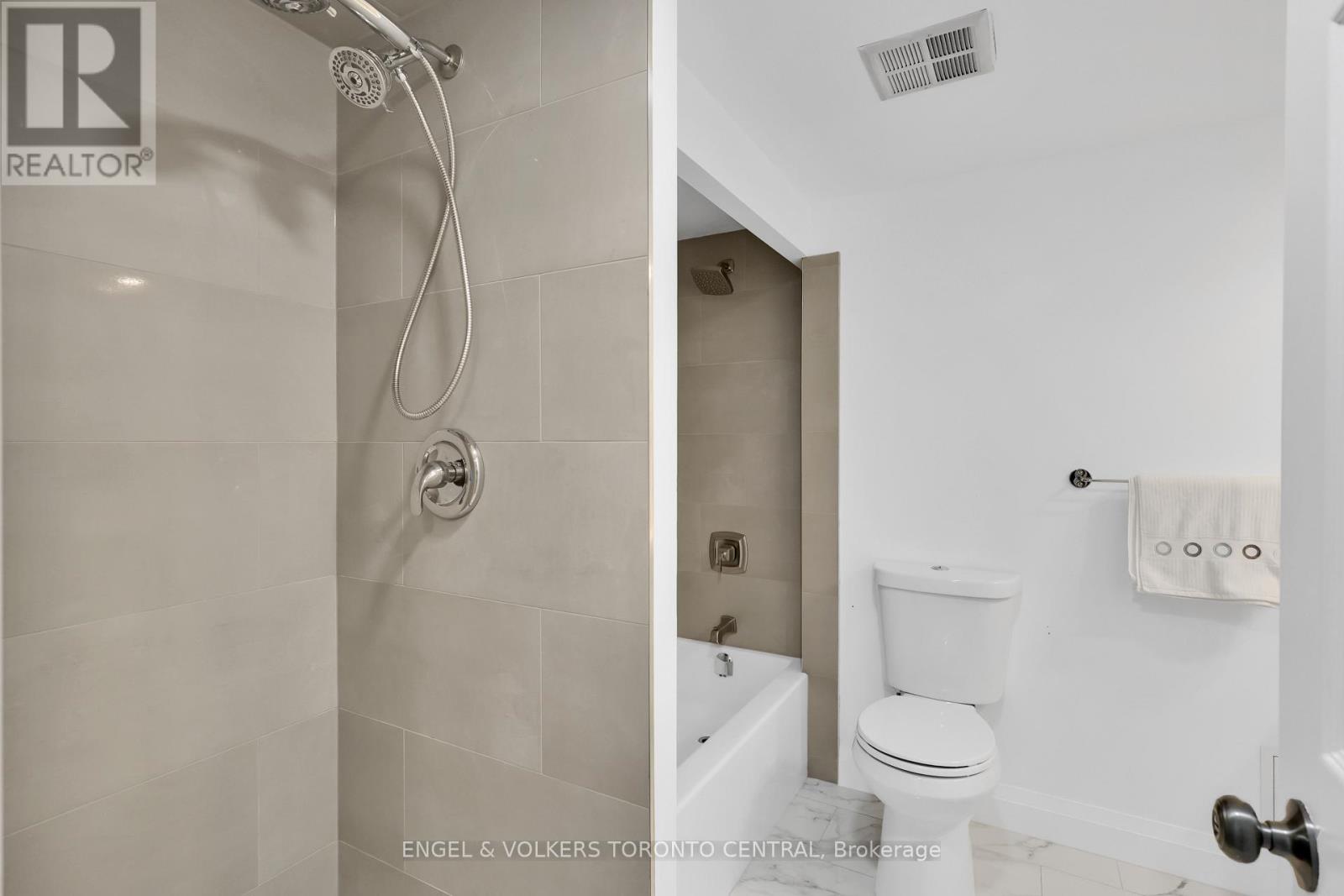 2111 - 77 Harbour Square, Toronto, Ontario  M5J 2S2 - Photo 19 - C12704292