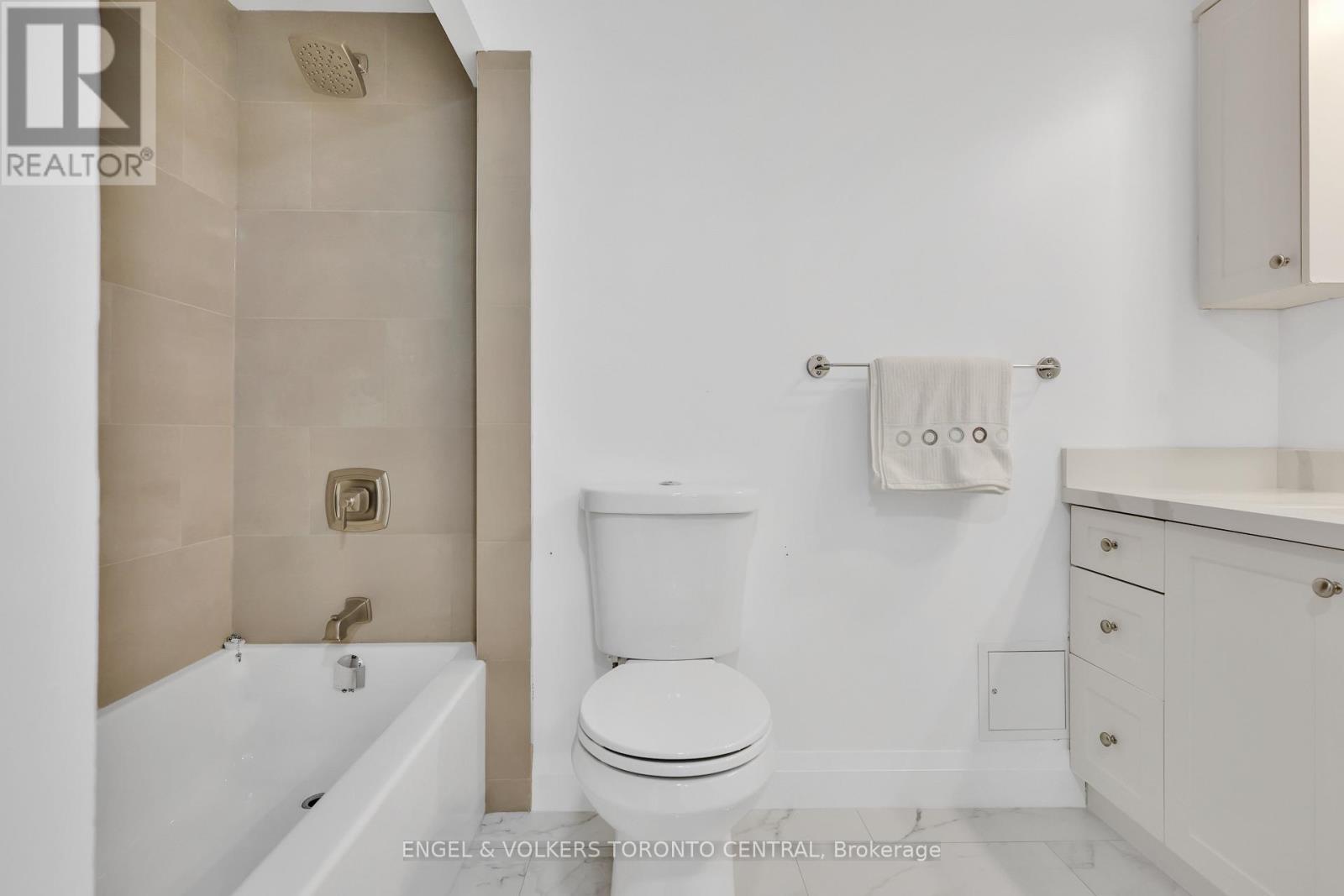 2111 - 77 Harbour Square, Toronto, Ontario  M5J 2S2 - Photo 20 - C12704292