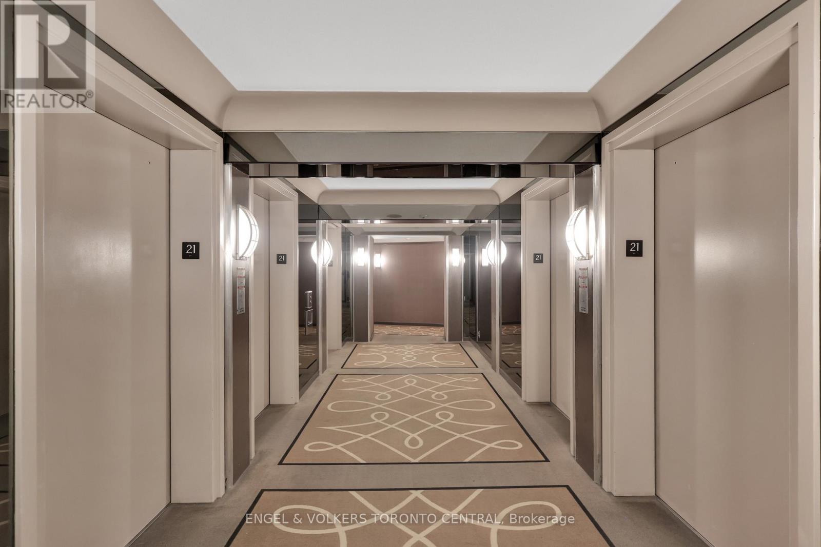 2111 - 77 Harbour Square, Toronto, Ontario  M5J 2S2 - Photo 24 - C12704292