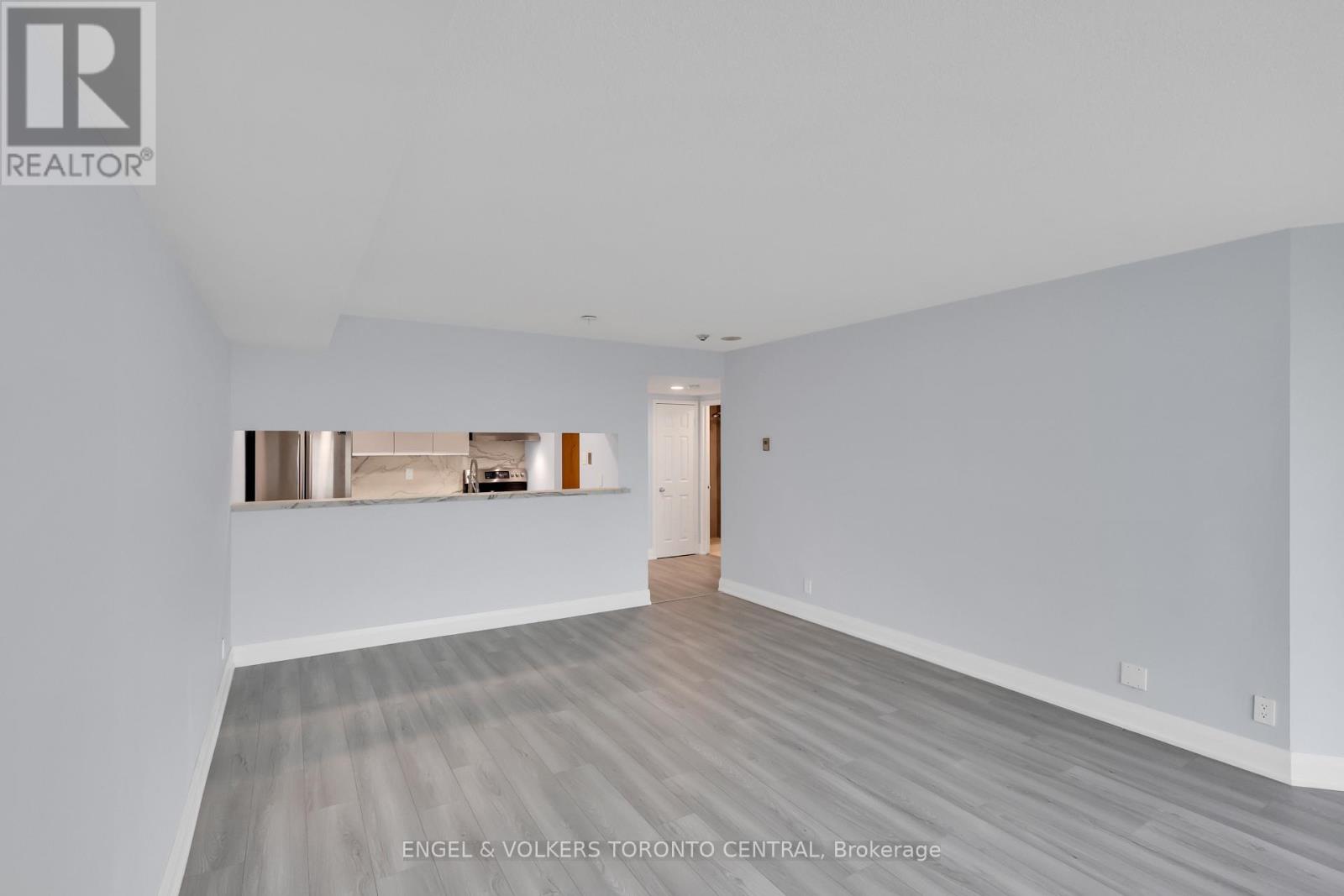 2111 - 77 Harbour Square, Toronto, Ontario  M5J 2S2 - Photo 7 - C12704292