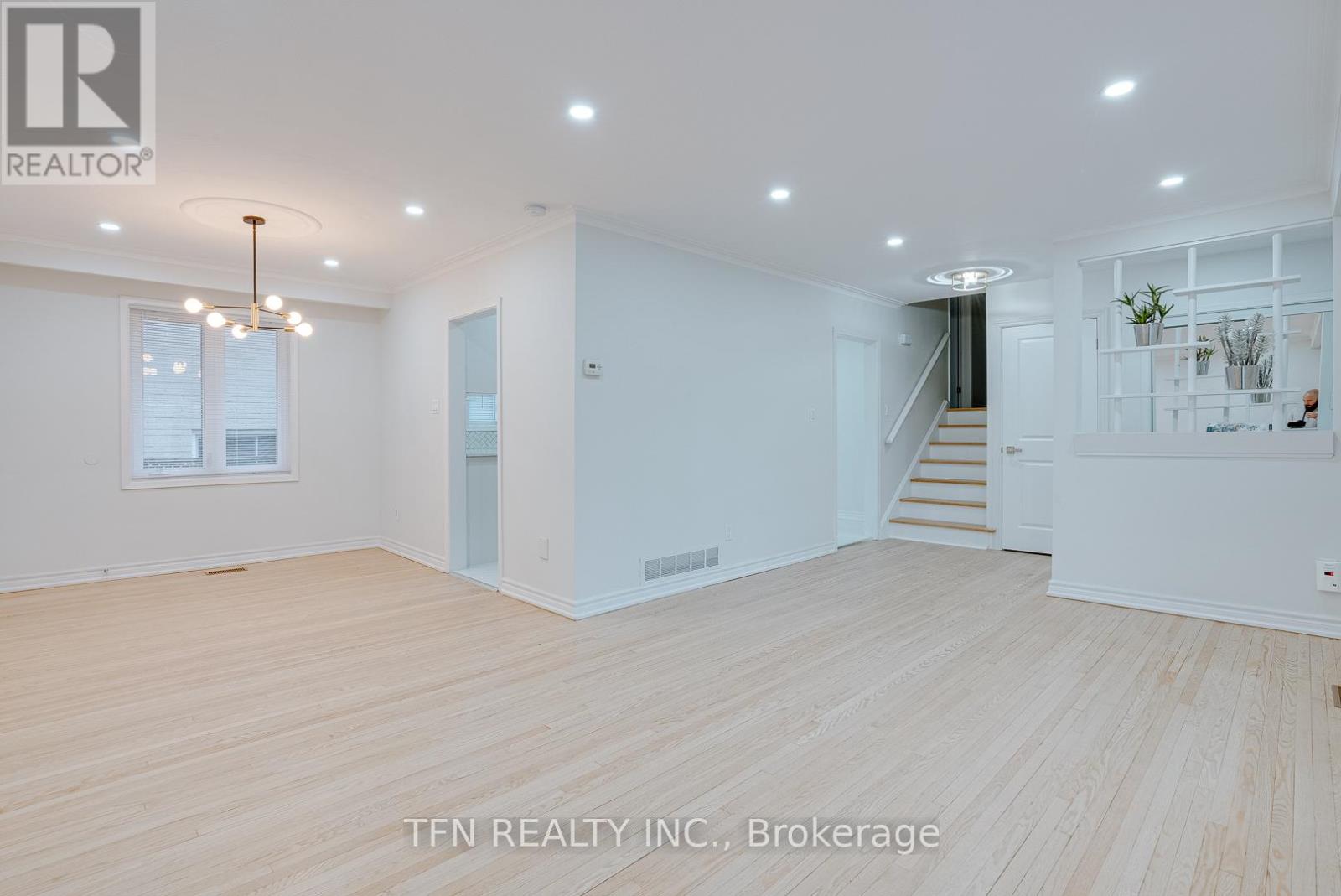 Upper - 25 Karen Road, Toronto, Ontario  M3A 3L5 - Photo 4 - C12704460