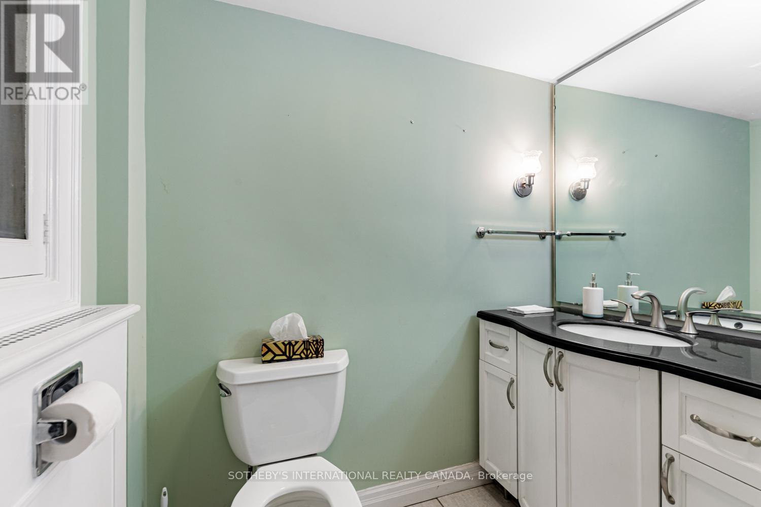 38 Foxbar Road, Toronto, Ontario  M4V 2G6 - Photo 16 - C12704524