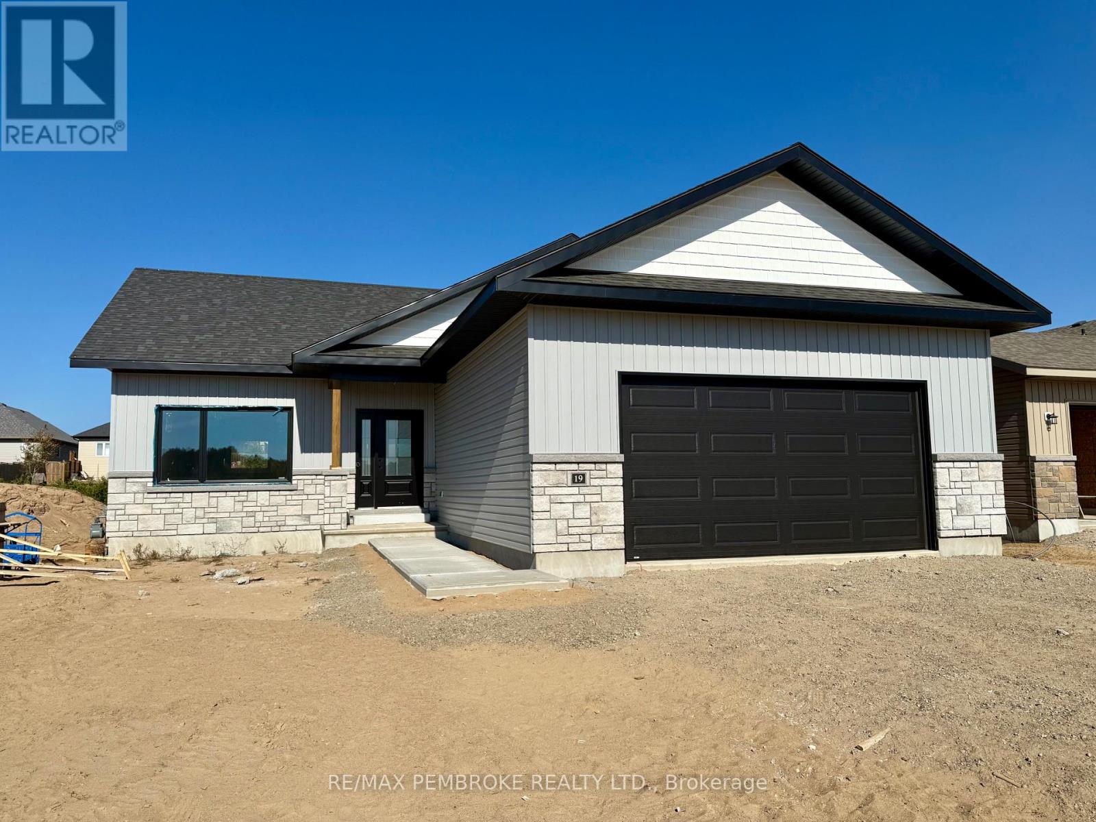 19 Jade Avenue, Petawawa, Ontario  K8H 0E5 - Photo 1 - X12704362