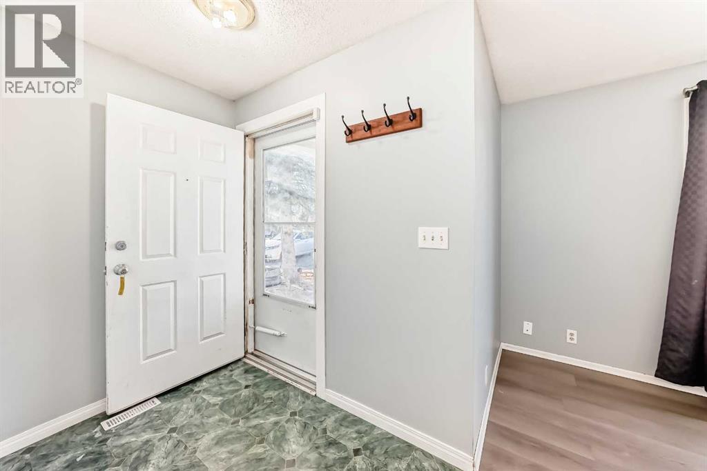 63 Falshire Place Ne, Calgary, Alberta  T3J 2C6 - Photo 4 - A2279769