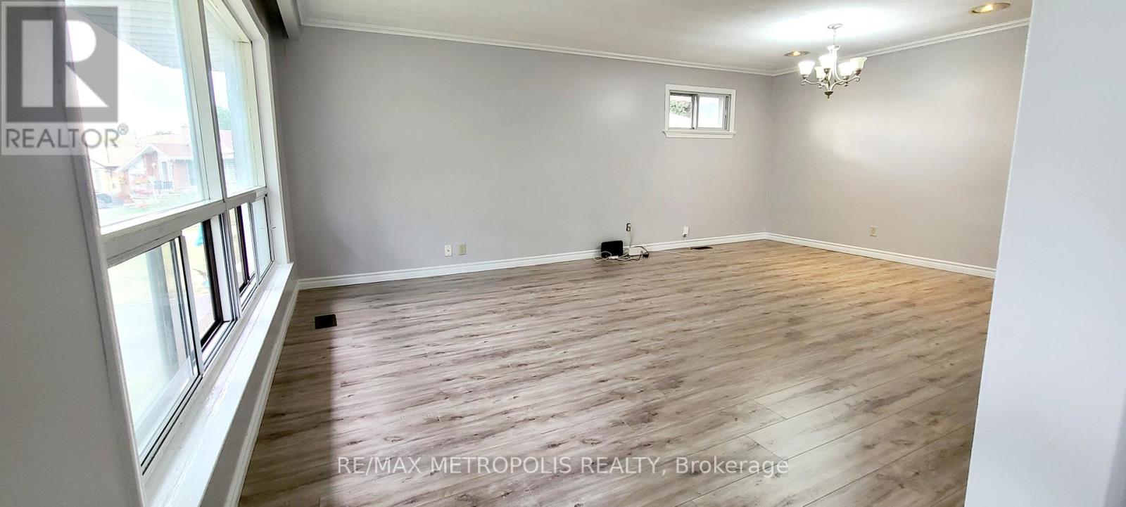 Main - 112 Brantwood Drive, Toronto, Ontario  M1H 2G8 - Photo 4 - E12704434