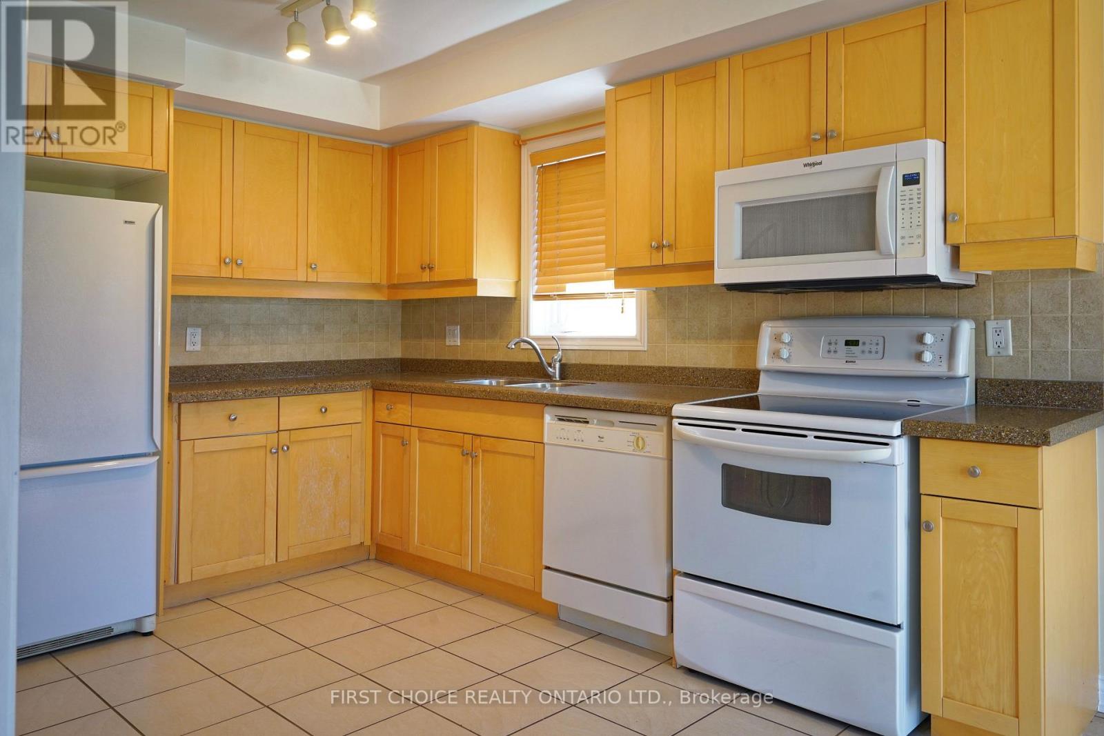 6 Forest Link Court, New Tecumseth, Ontario  L9R 2A1 - Photo 5 - N12704288