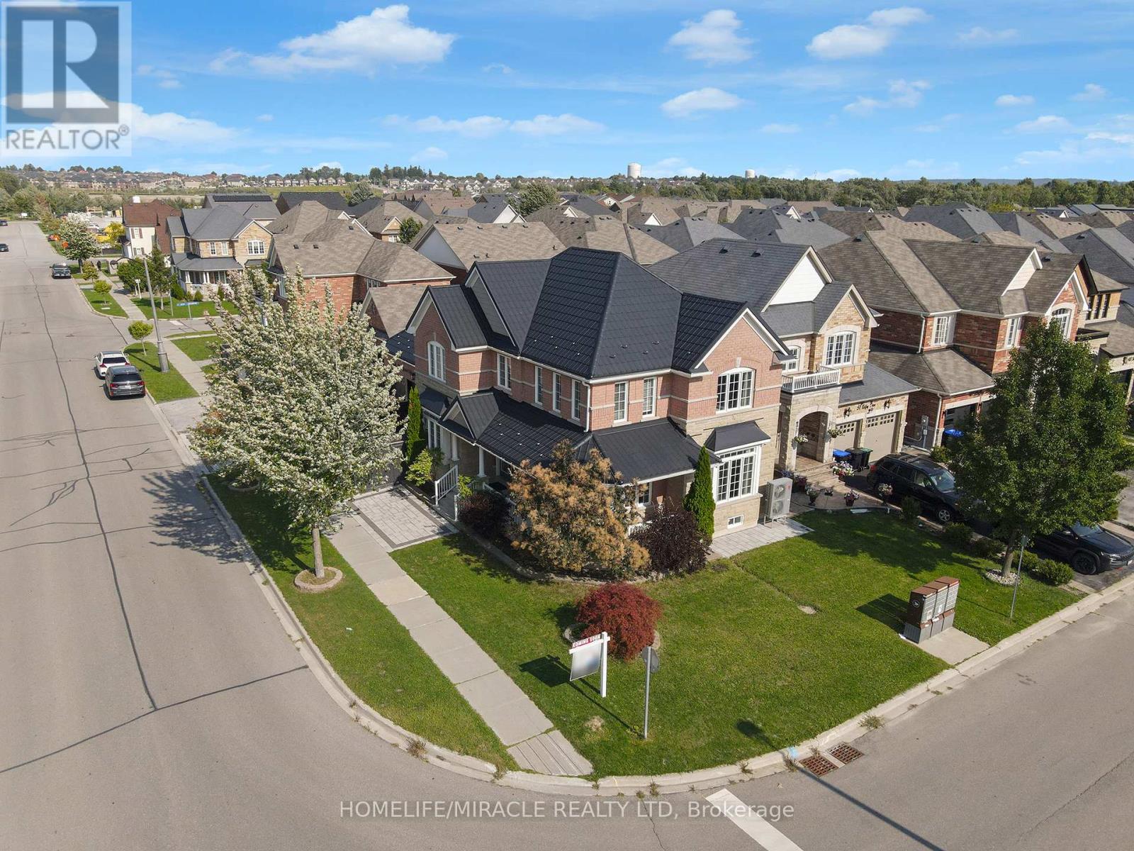 129 Vipond Way, Bradford West Gwillimbury, Ontario  L3Z 0G7 - Photo 2 - N12704352