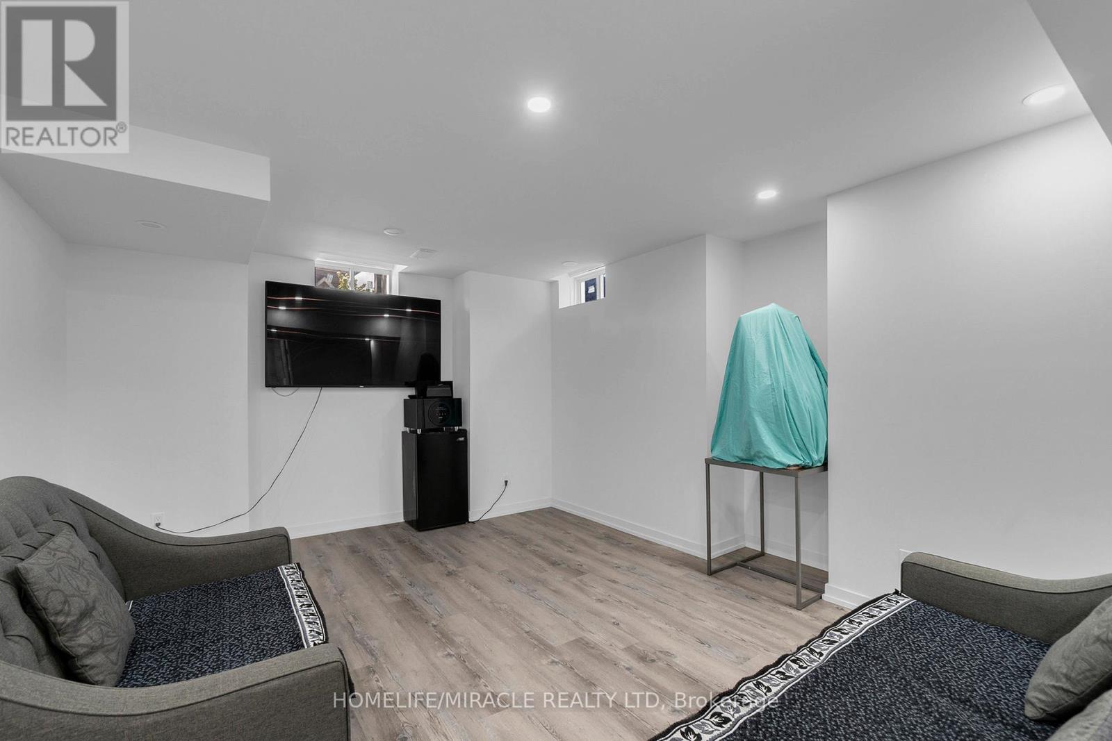 129 Vipond Way, Bradford West Gwillimbury, Ontario  L3Z 0G7 - Photo 38 - N12704352