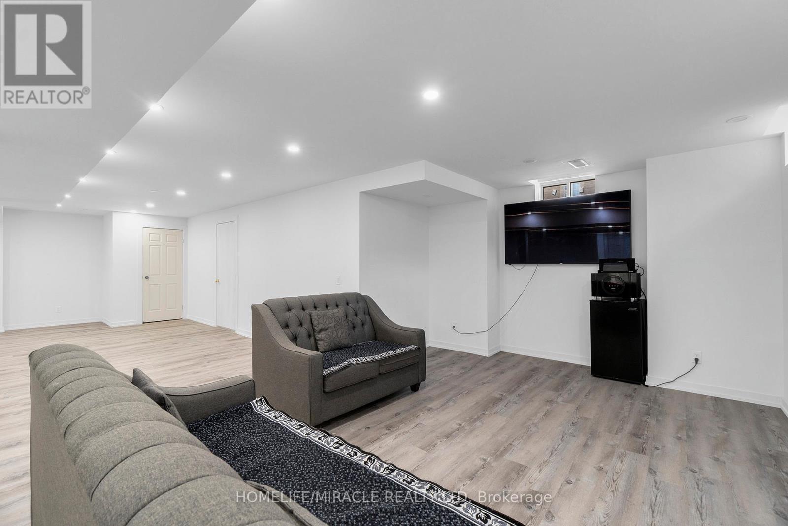 129 Vipond Way, Bradford West Gwillimbury, Ontario  L3Z 0G7 - Photo 39 - N12704352