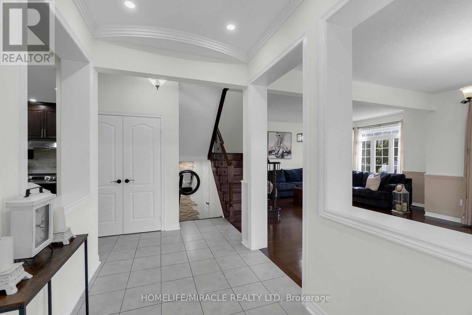 129 Vipond Way, Bradford West Gwillimbury, Ontario  L3Z 0G7 - Photo 9 - N12704352