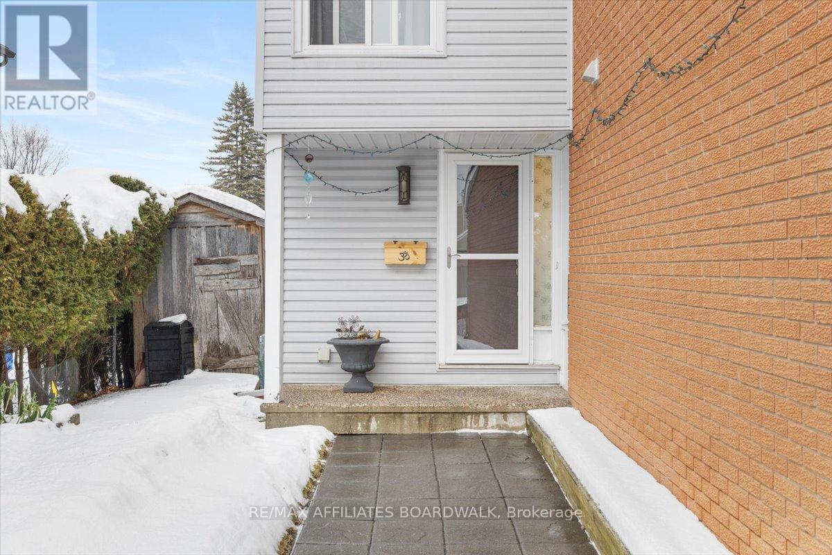 1146 Grenoble Crescent, Ottawa, Ontario  K1C 2C6 - Photo 2 - X12642028
