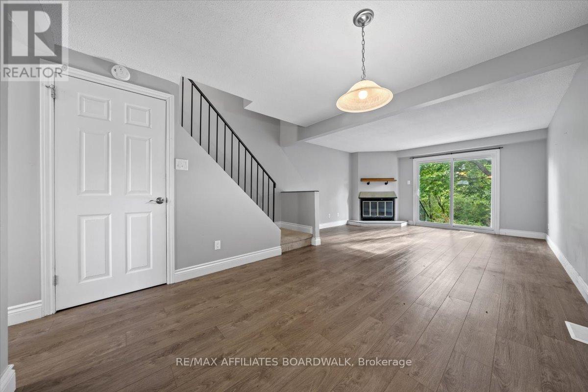 6482 Bilberry Drive W, Ottawa, Ontario  K1C 4N8 - Photo 14 - X12658188