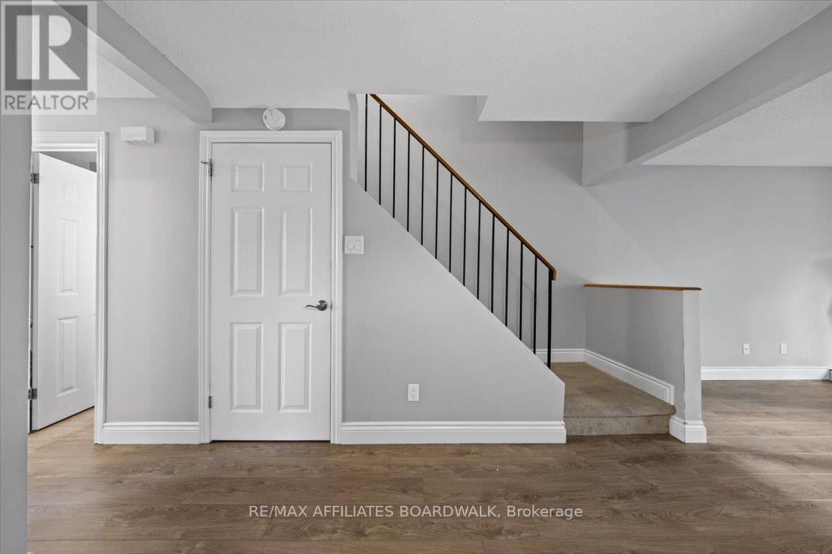 6482 Bilberry Drive W, Ottawa, Ontario  K1C 4N8 - Photo 15 - X12658188