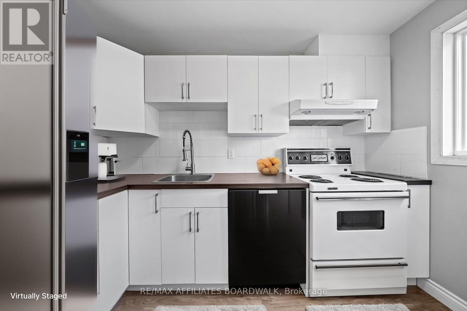 6482 Bilberry Drive W, Ottawa, Ontario  K1C 4N8 - Photo 6 - X12658188