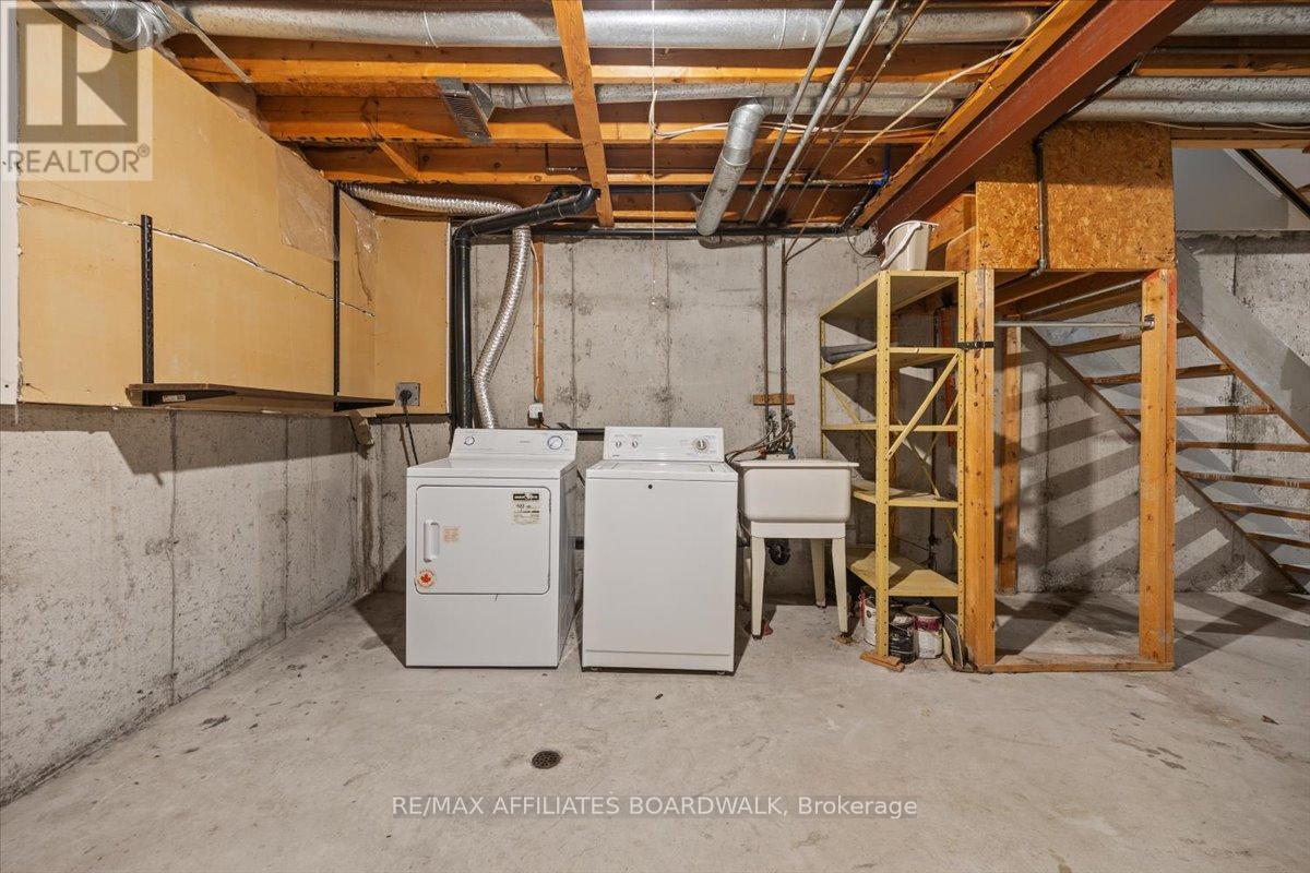 6482 Bilberry Drive W, Ottawa, Ontario  K1C 4N8 - Photo 35 - X12658188