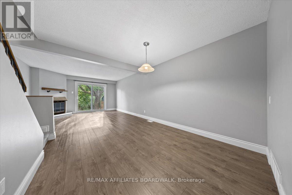 6482 Bilberry Drive W, Ottawa, Ontario  K1C 4N8 - Photo 9 - X12658188