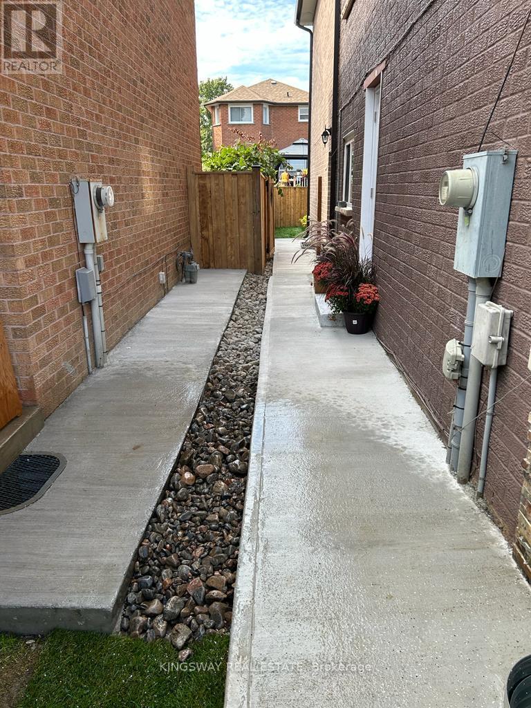 659 Roselaire Trail, Mississauga, Ontario  L5R 3C4 - Photo 44 - W12704282