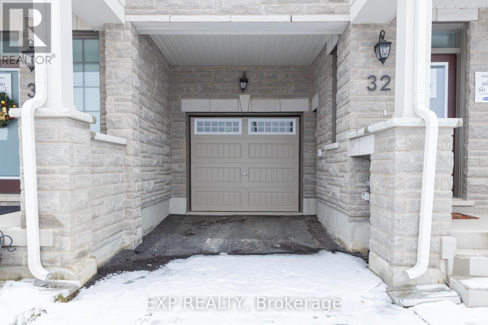 32 Elmer Moss Avenue, Caledon, Ontario  L7C 3H1 - Photo 4 - W12704294