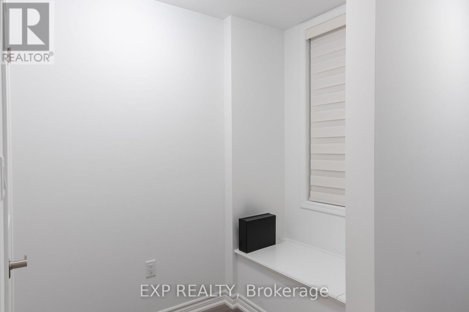 32 Elmer Moss Avenue, Caledon, Ontario  L7C 3H1 - Photo 9 - W12704294