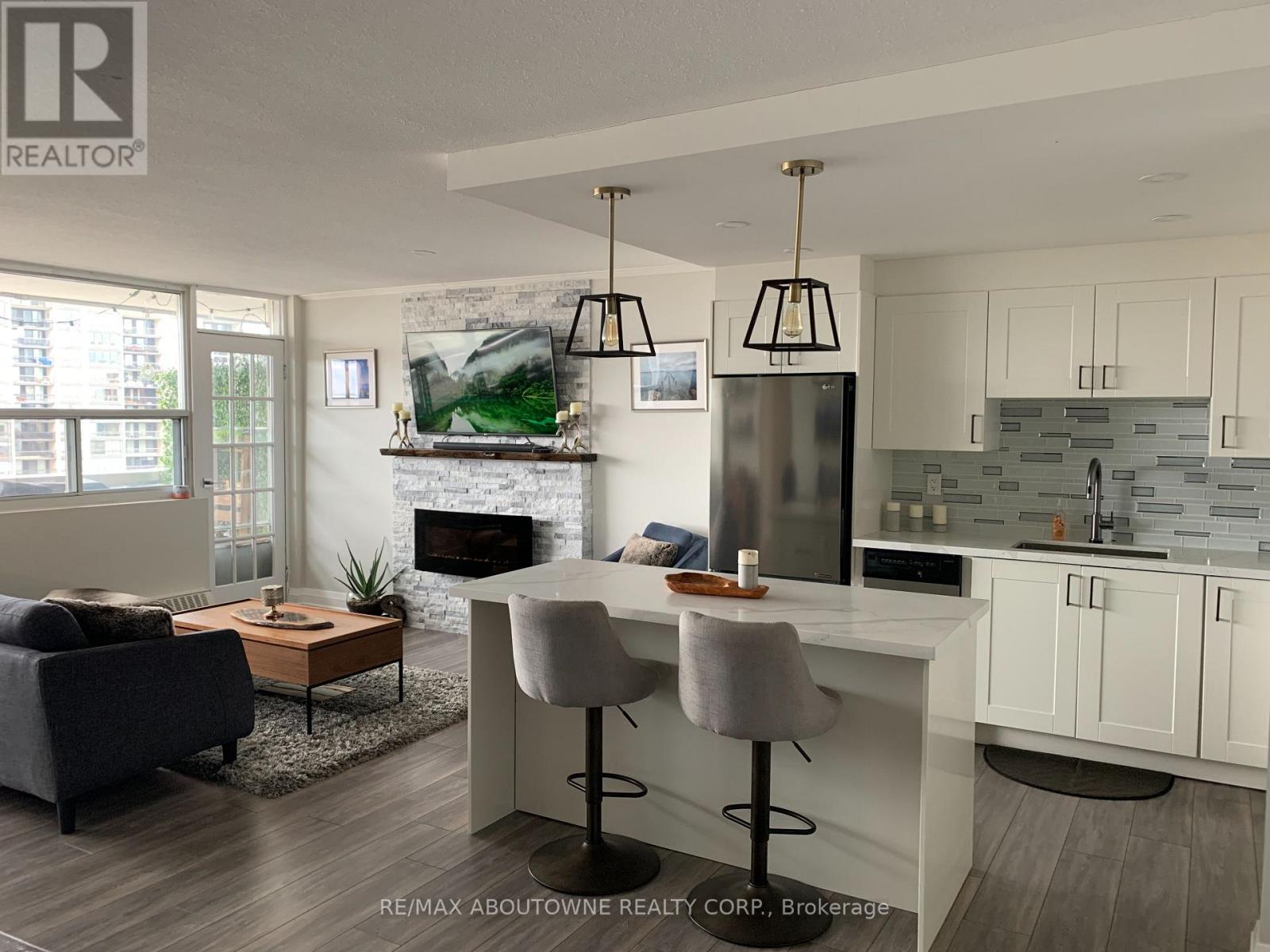 1704 - 2263 MARINE DRIVE, Oakville, Ontario